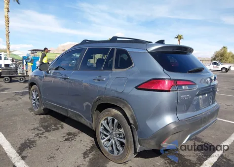 2025 Toyota Corolla Cross Xle z USA, uszkodzony, nr VIN 7MUDAABG7SV135108